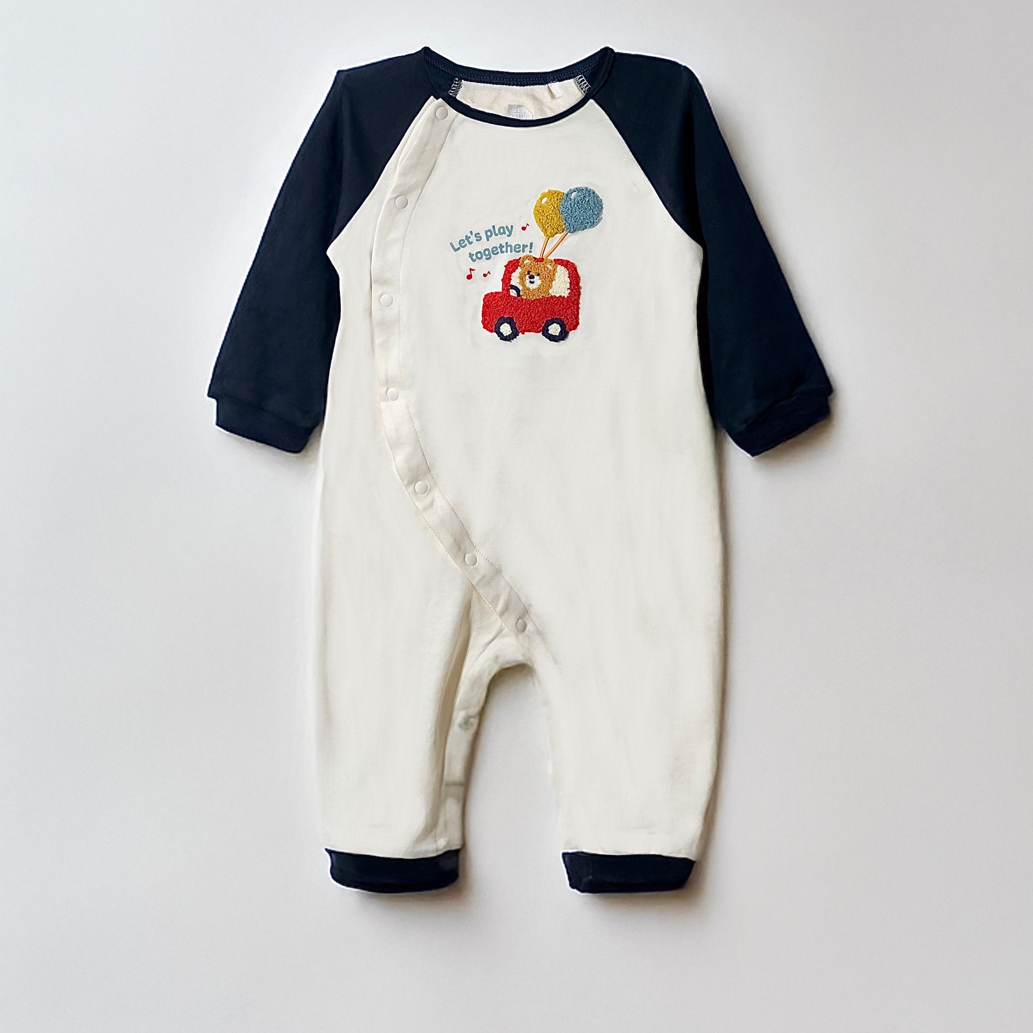 Cotton Fabric baby rompers with round neck and navy blue raglan sleeve