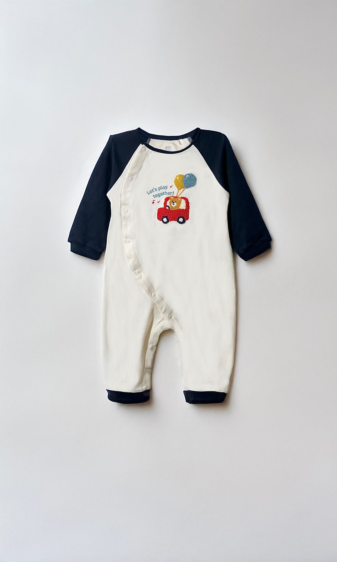 Cotton Fabric baby rompers with round neck and navy blue raglan sleeve