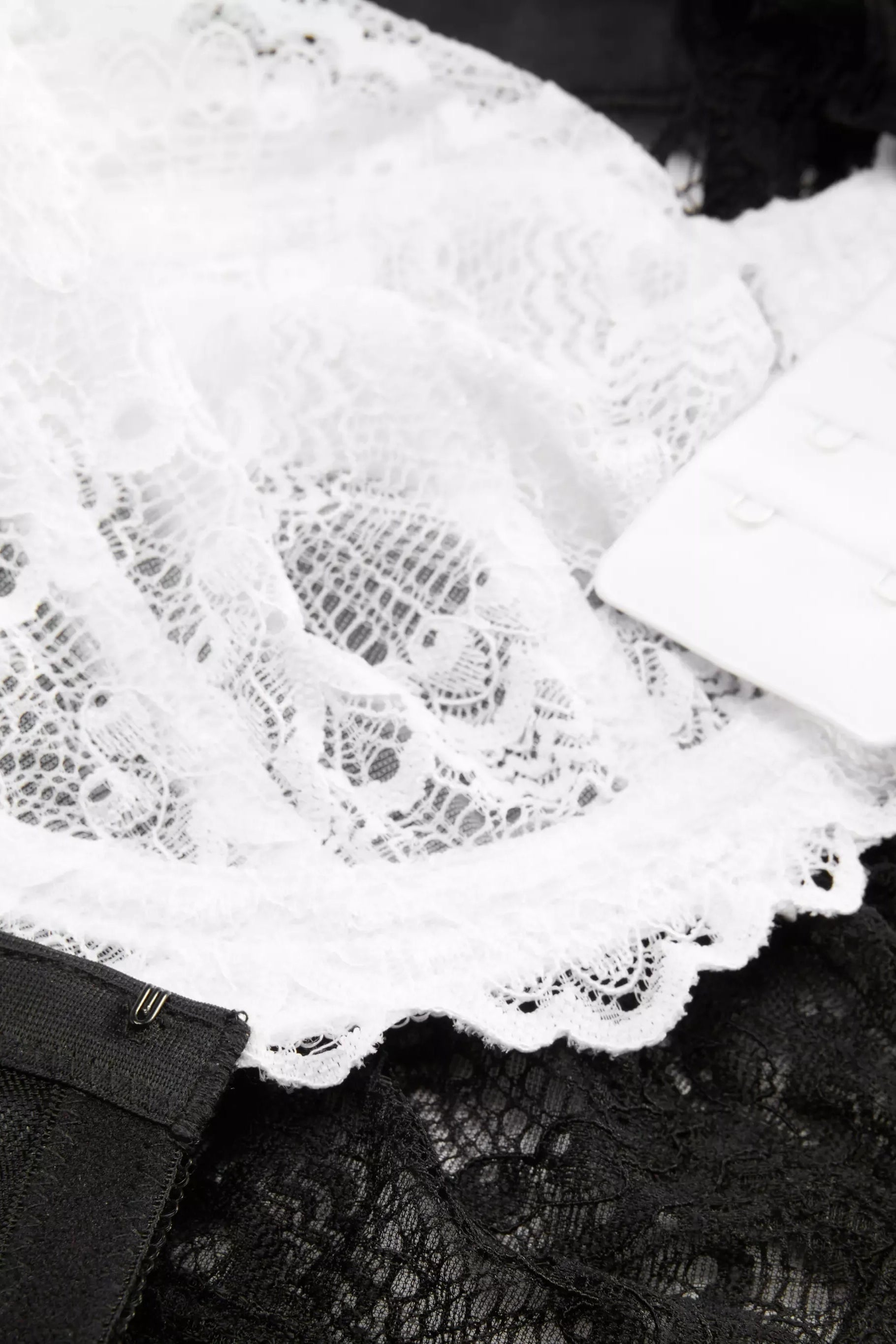 PTex Fashion white lace bra scalloped hem and hook-and-eye back closure close up
