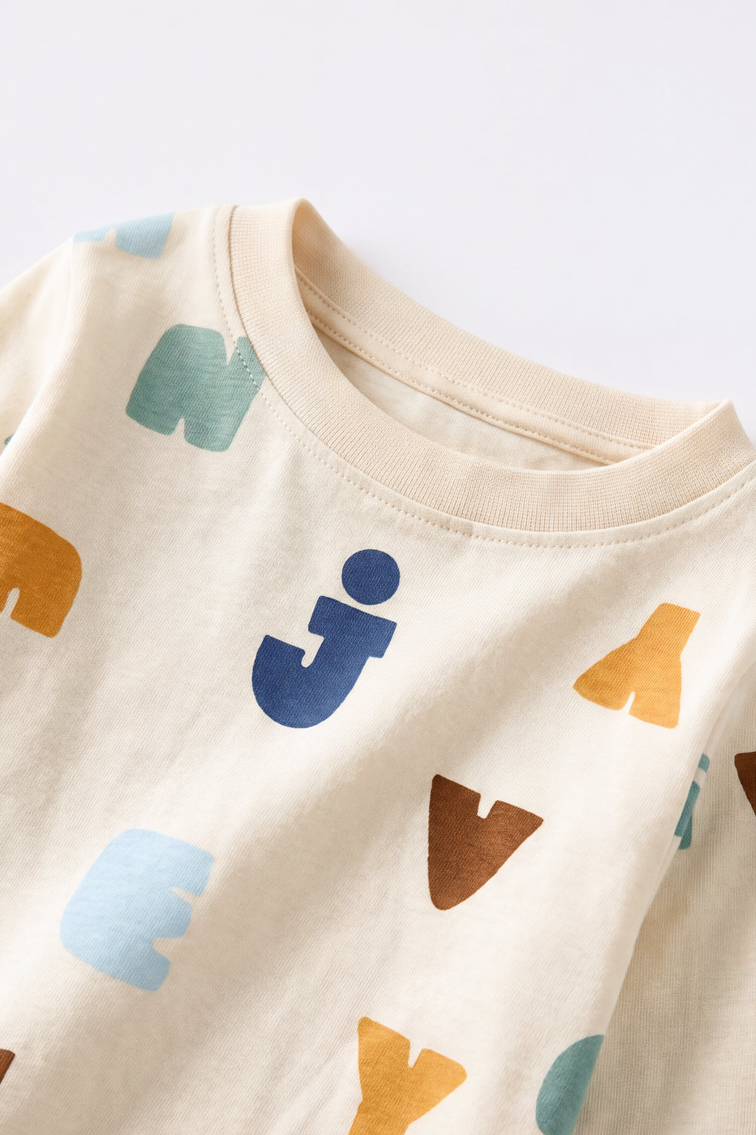 Cream long-sleeve baby t-shirt with all-over multicolour alphabet print – PTex Fashion